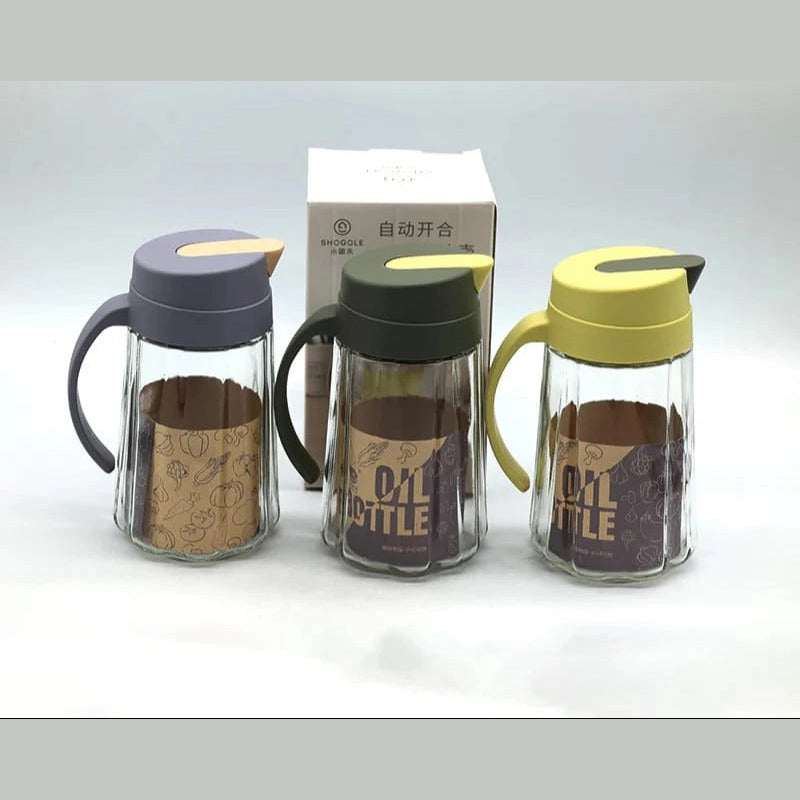 Automatic opening and closing oil container