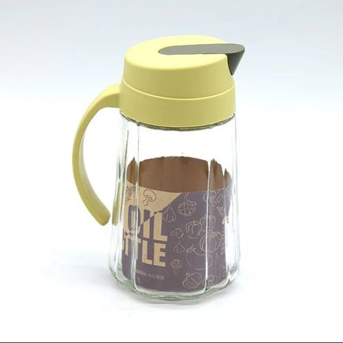 Automatic opening and closing oil container