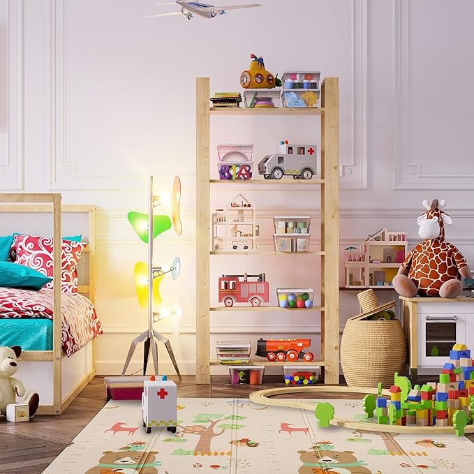 Foldable children's play mat