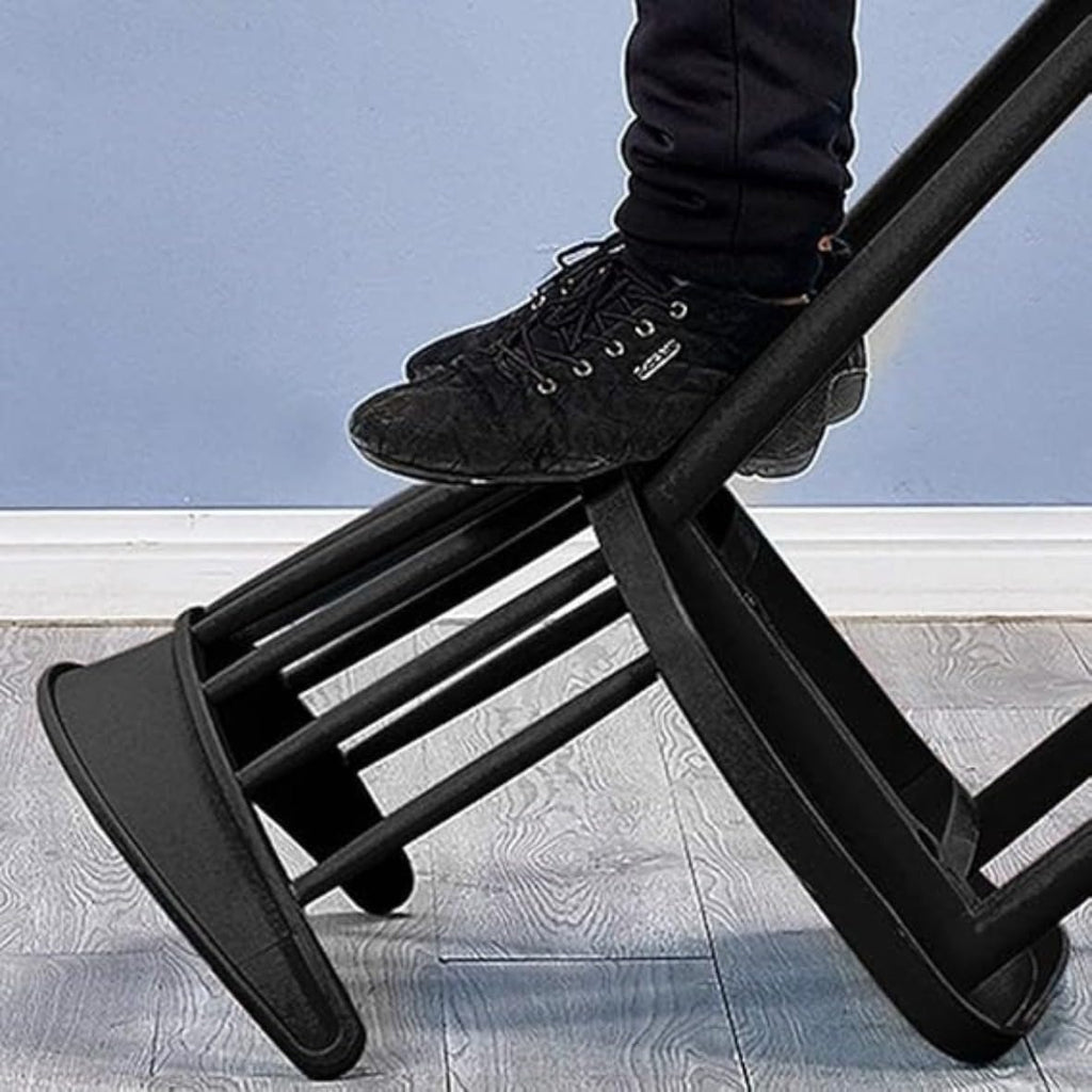 Black Dining Chairs – Modern Design with Curved Backrest and Sturdy Legs for Comfortable Seating in Dining Rooms, Kitchens, and Offices.