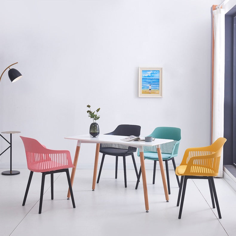 Modern Plastic Dining Chair with Armrest & Cushioned Seat – Contemporary Accent Chair with Sturdy Black Legs for Dining Room, Living Room & Office