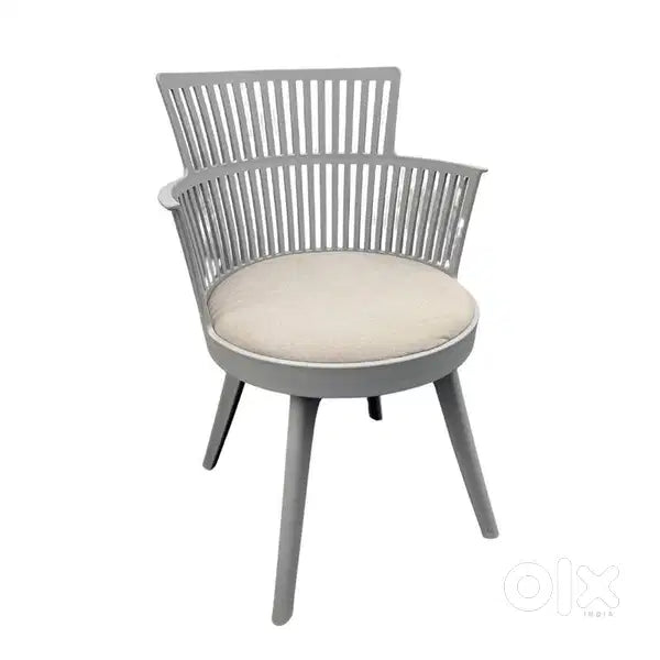 Modern Grey Round Dining Chair with Cushion Seat – Contemporary Plastic Armchair for Kitchen, Living Room & Café